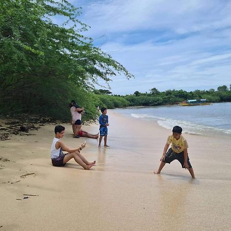 Calatagan'S Bahay Kubo - With Beach Access Batangas Esterno foto