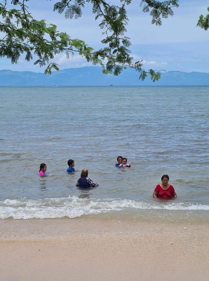 Calatagan'S Bahay Kubo - With Beach Access Batangas Esterno foto