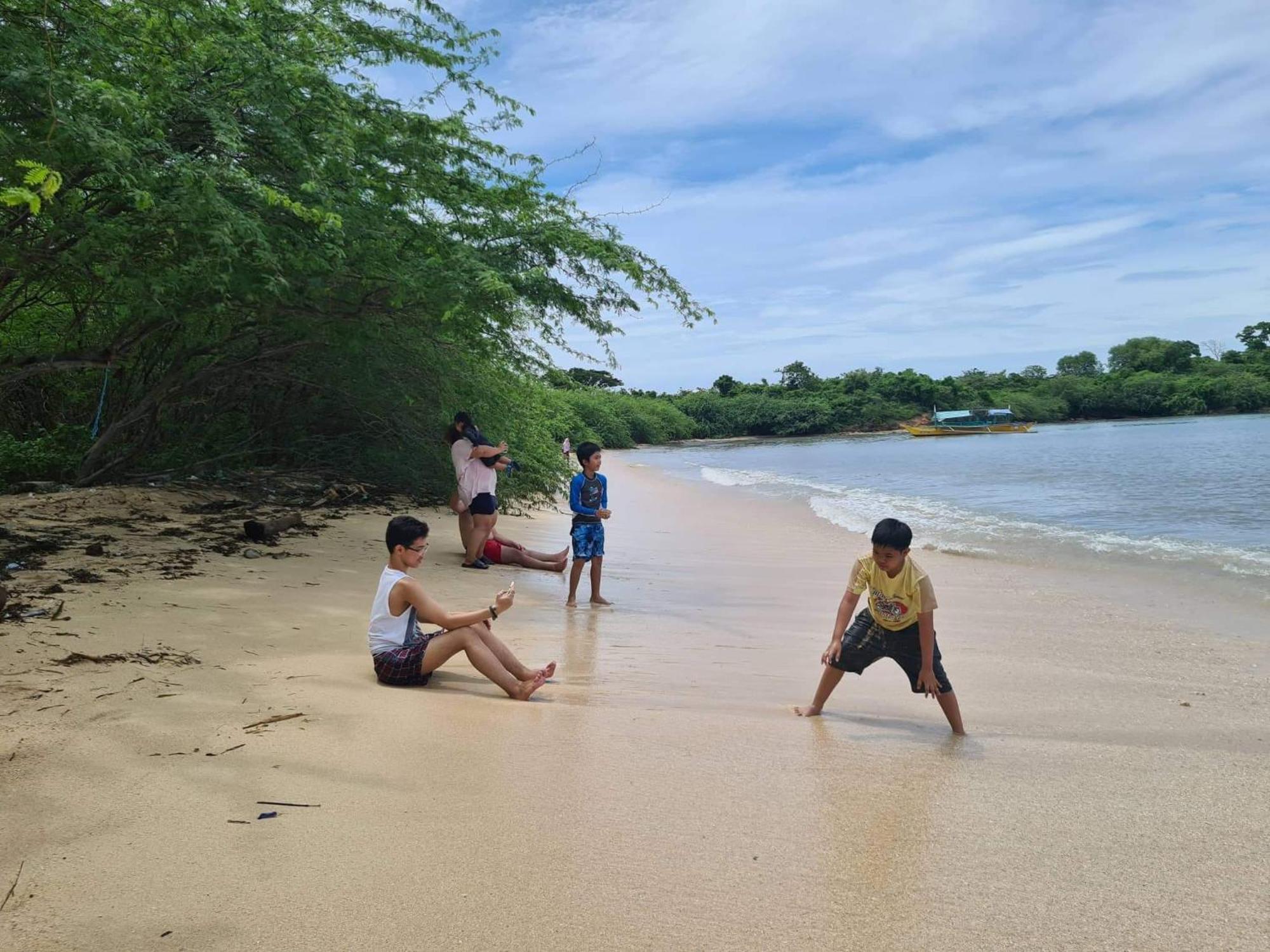 Calatagan'S Bahay Kubo - With Beach Access Batangas Esterno foto